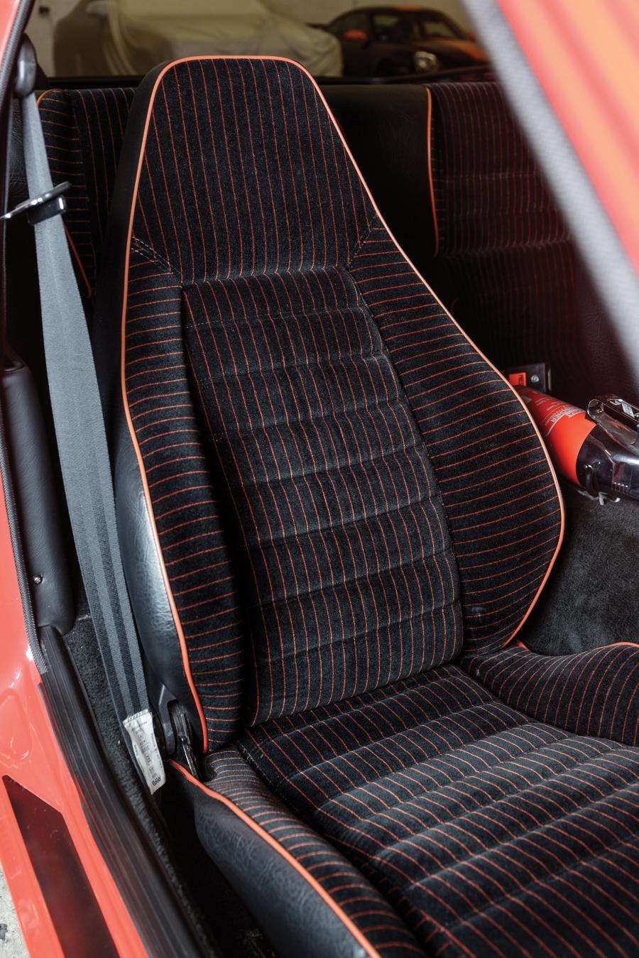Интерьер Porsche 924 Carrera GTS (937) 1982 года  (фото 14 из 30)